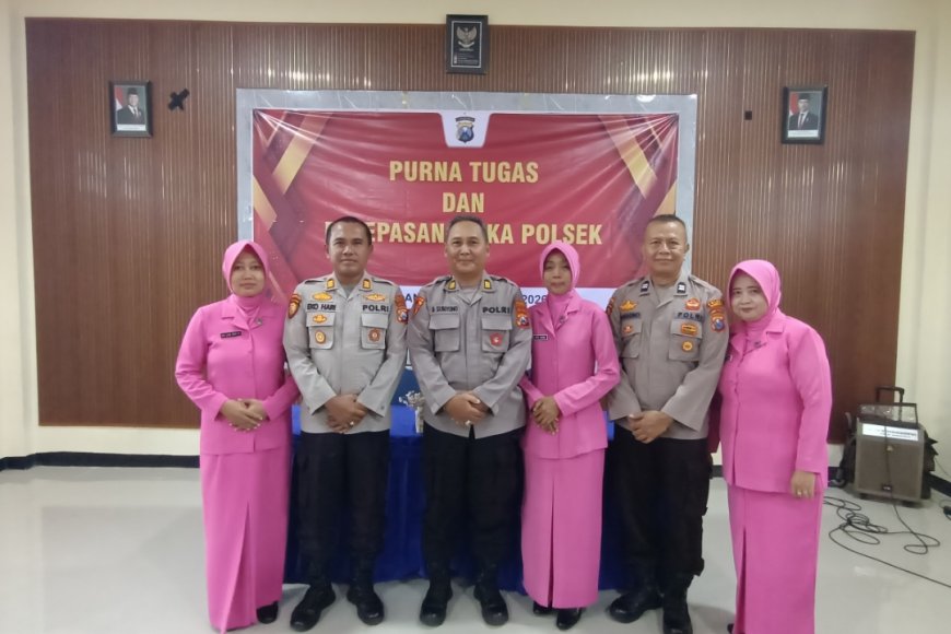 Kapolsek Dagangan Pimpin Anggota Dan Bhayangkari Giat Pelepasan Wakapolsek Dagangan dan Anggota Yang Akan Purna Tugas