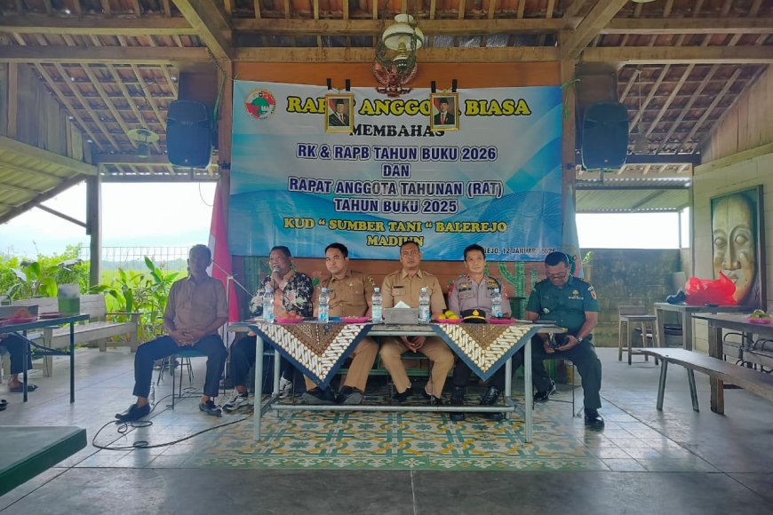 Sinergitas TNI-Polri, Bhabinkamtibmas Desa Sumberbening Polsek Balerejo Hadiri RAT KUD "Sumber Tani"