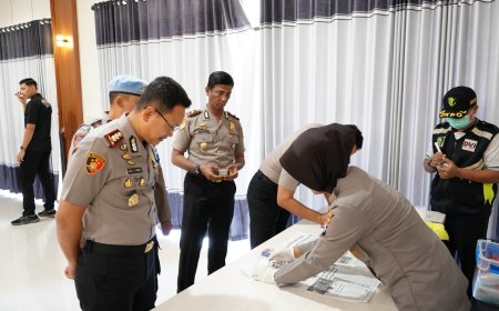 Komitmen Bersih Narkoba, Kapolres Situbondo Jalani Tes Urine bersama PJU dan Kapolsek Jajaran